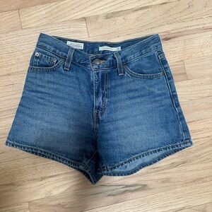 Levi’s size 23 - 80s mom shorts